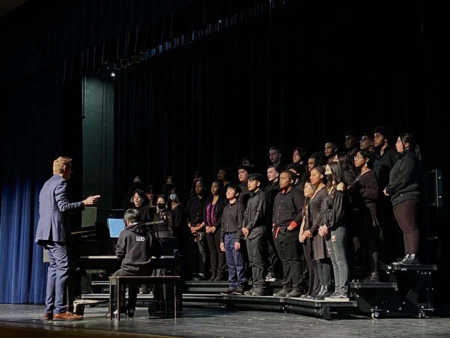 The John F. Kennedy choir performing Stars I shall Find, conducted by Bryan Stroh at JFK Auditorium on Dec. 22. Photo by Kaili Jiang, JFK High School.